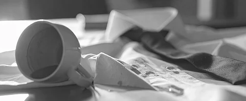 Eine umgefallene Kaffeetasse