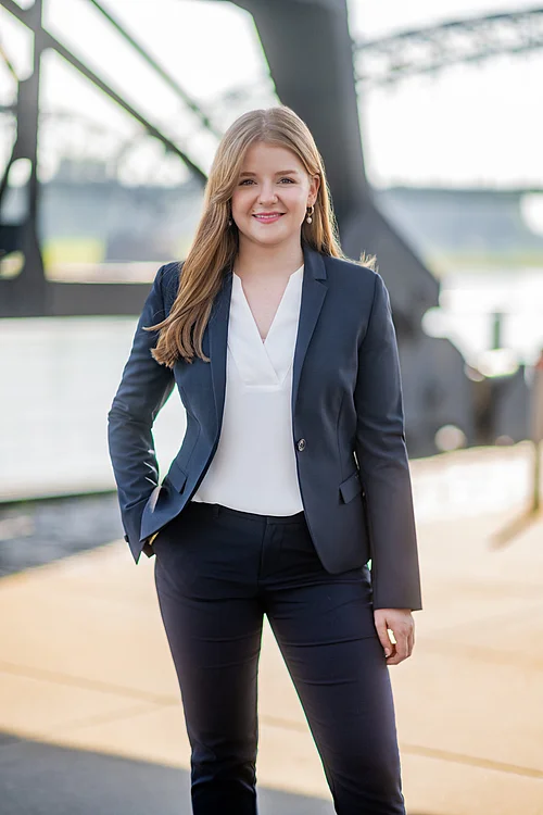 Vollbild-Portrait: Laura Ehrhardt - lta.