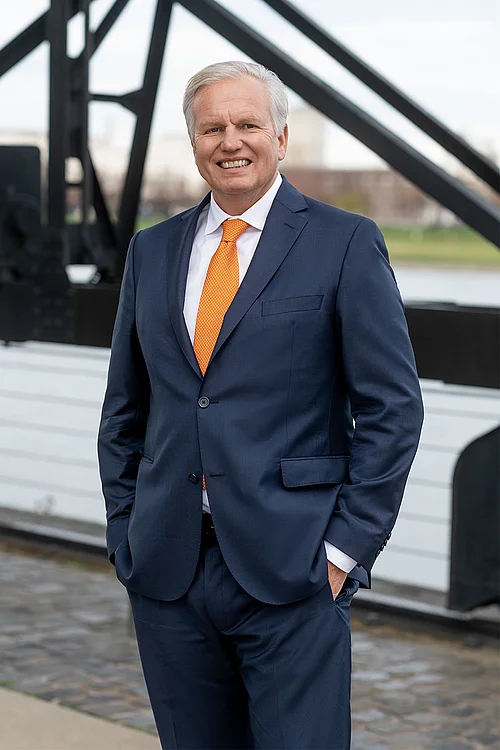 Vollbild-Portrait: Joseph Schilling - lta.