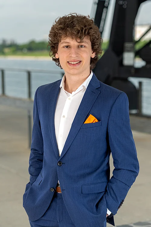 Vollbild-Portrait: Janis Dörne - lta.