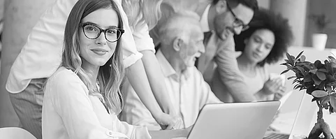 Geschäftsteam bei der Zusammenarbeit